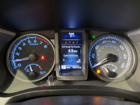 Used 2021 Toyota Tacoma TRD Sport w/ Technology Package image 18