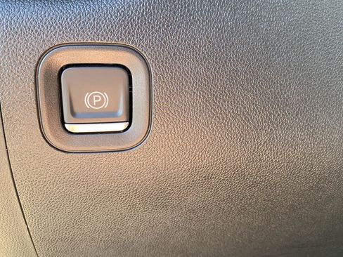 Used 2022 GMC Sierra 3500 SLT w/ SLT Premium Package image 13