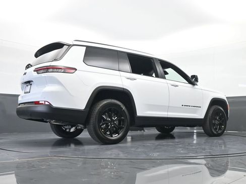 Used 2025 Jeep Grand Cherokee L Laredo image 52