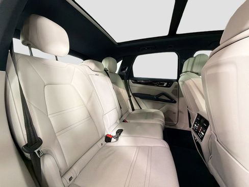 Used 2019 Porsche Cayenne E-Hybrid AWD/4WD image 29