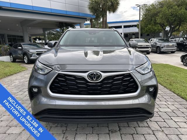 Used 2025 Toyota Highlander XLE FWD image 18