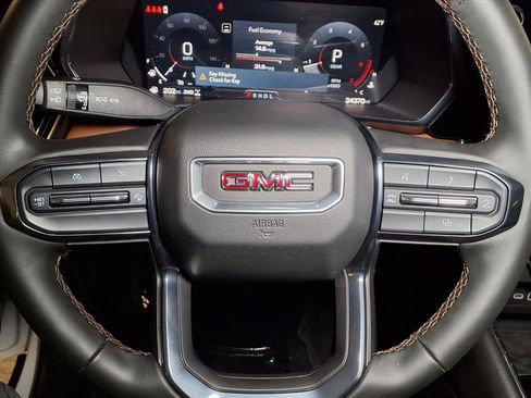 Used 2024 GMC Canyon AT4 image 10