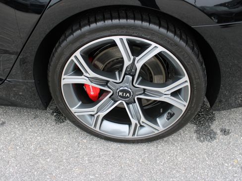 Used 2018 Kia Stinger GT1 image 9