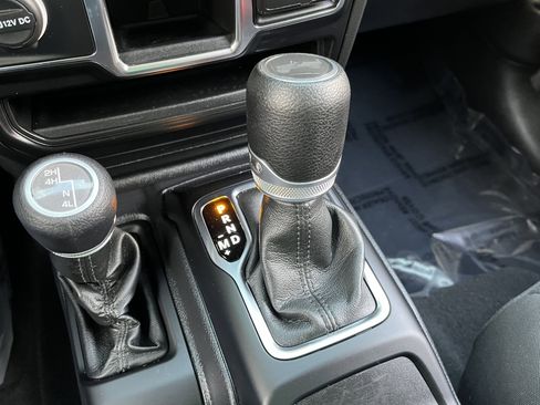 Used 2022 Jeep Wrangler Unlimited Sport image 25