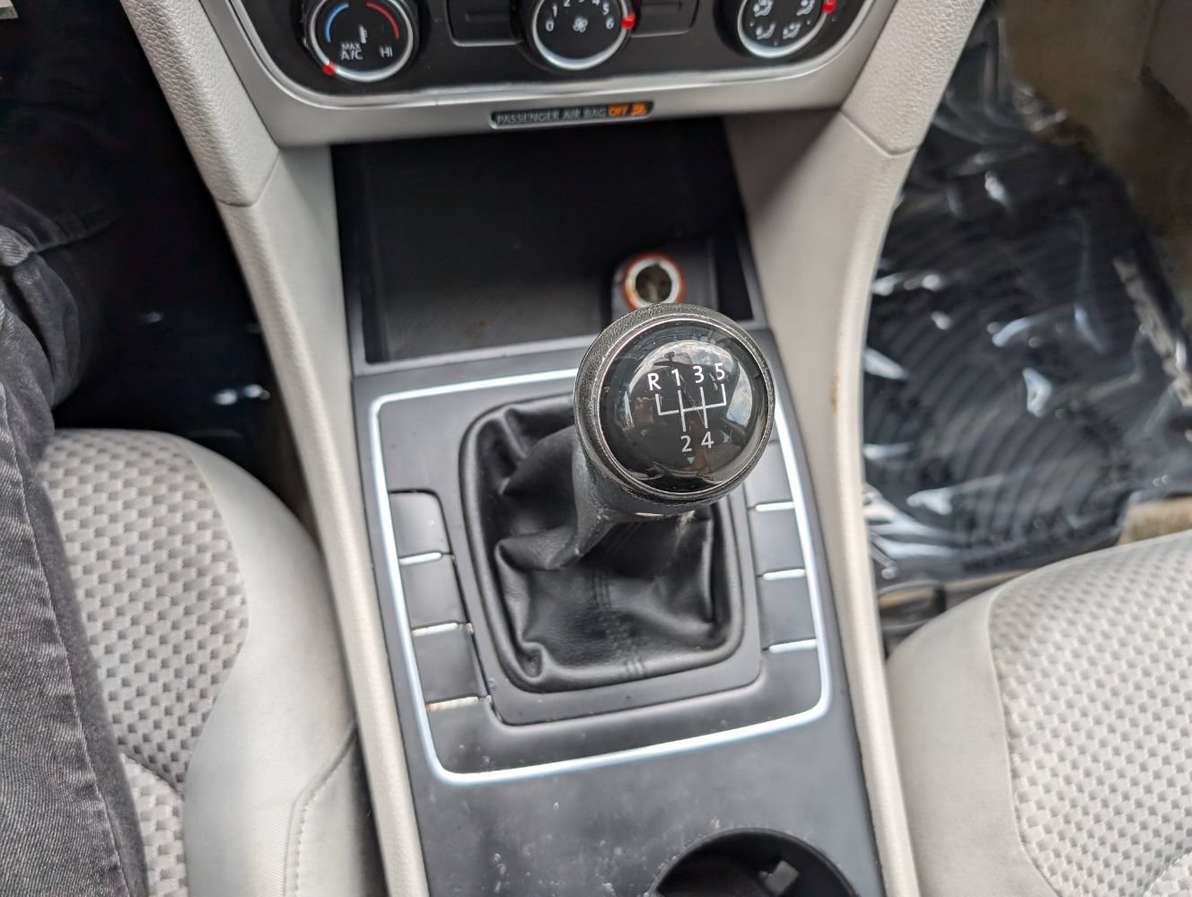 Used 2014 Volkswagen Passat 2.5 S FWD image 23