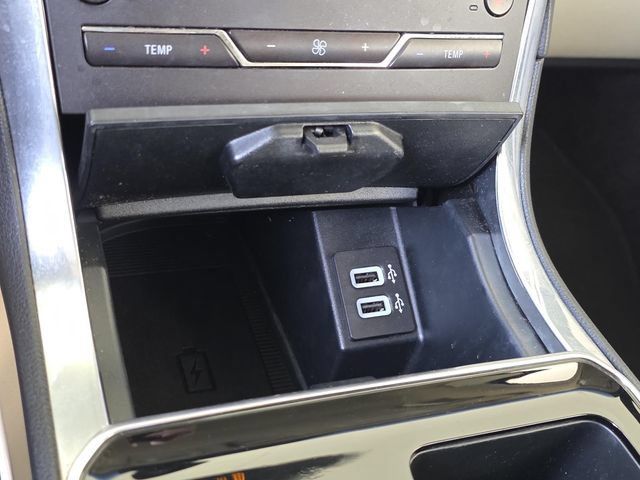 Used 2020 Ford Edge Titanium FWD image 26