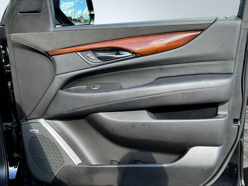 Used 2019 Cadillac Escalade ESV Luxury image 24