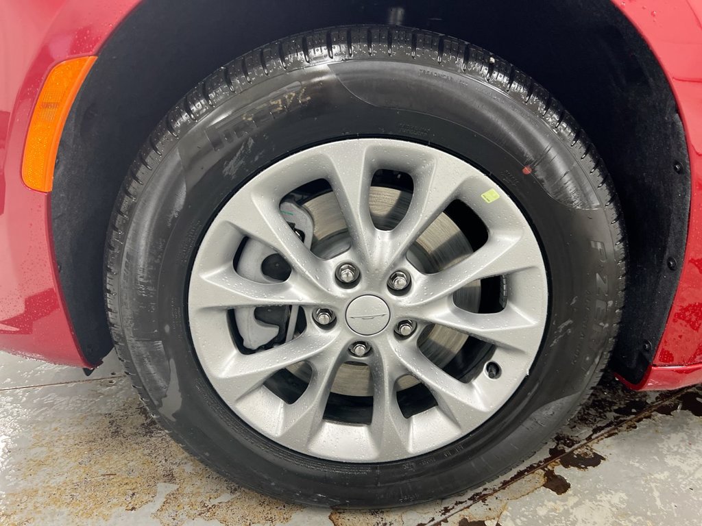 New 2027 Chrysler Pacifica Select AWD/4WD image 27