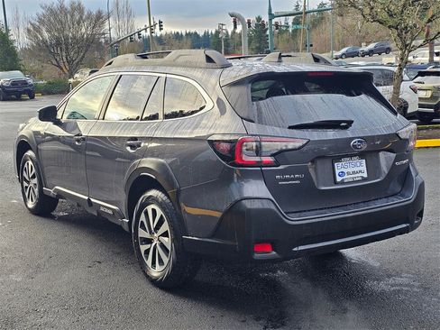Used 2023 Subaru Outback Premium image 5