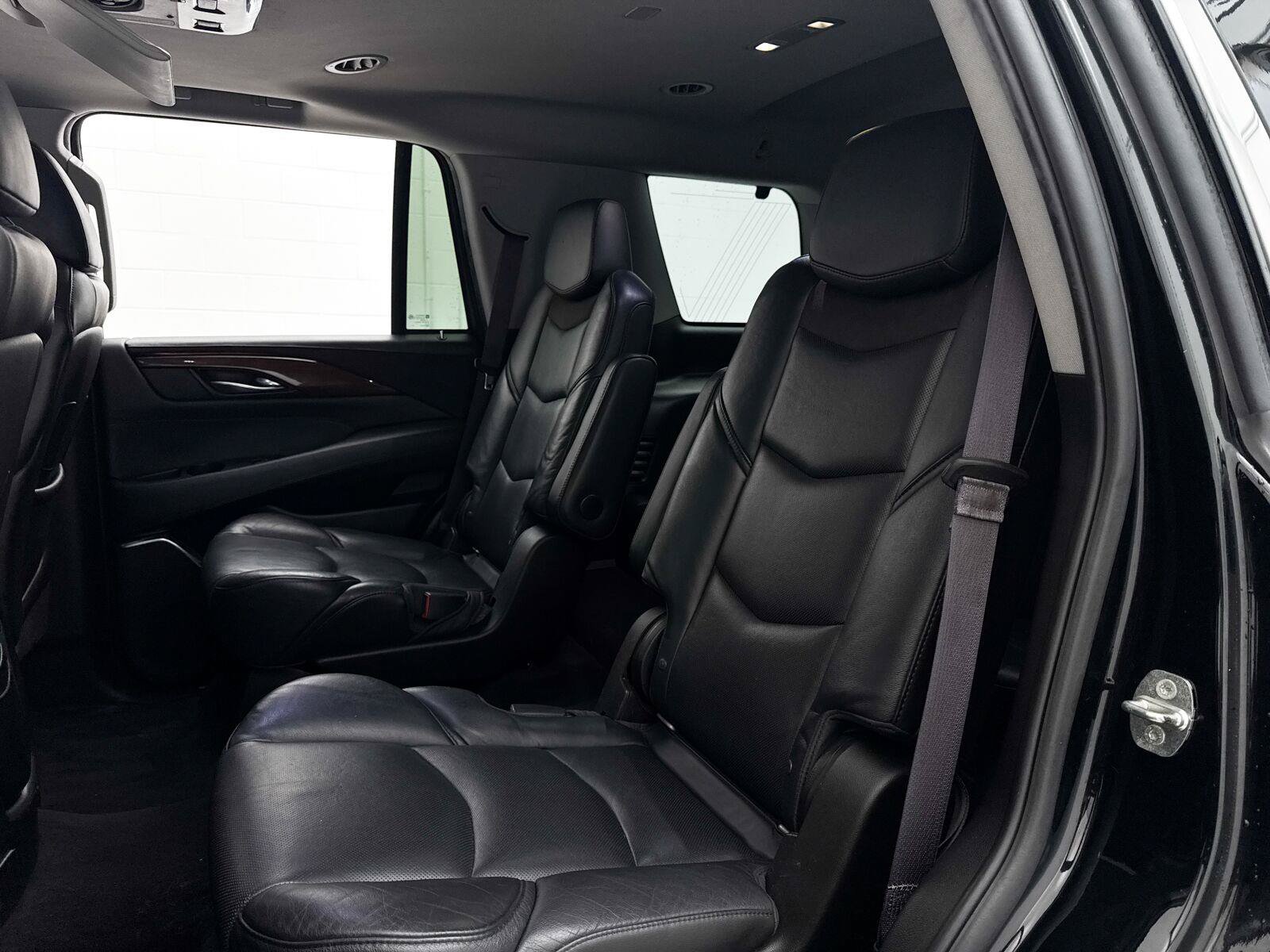 Used 2016 Cadillac Escalade Luxury RWD image 26