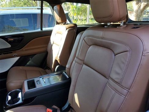 Certified 2023 Lincoln Aviator Reserve w/ Equipment Group 201A image 12