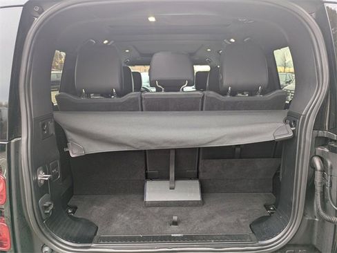 Used 2024 Land Rover Defender 130 X-Dynamic SE image 16