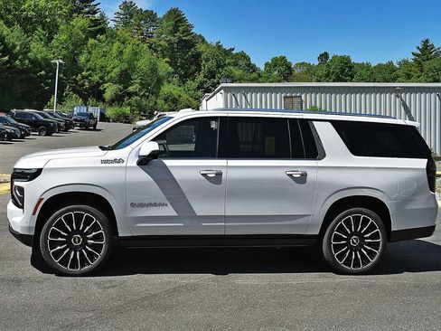 New 2026 Chevrolet Suburban High Country AWD/4WD image 4