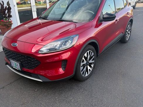 Used 2020 Ford Escape SE Sport AWD/4WD image 7