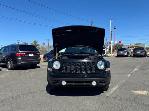 Used 2014 Jeep Patriot Latitude w/ Sun/Sound Group AWD/4WD image 16