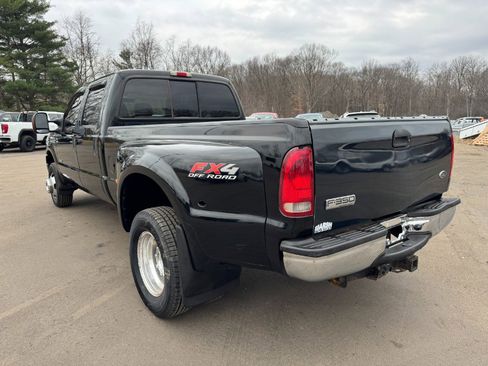 Used 2005 Ford F350 XLT image 3