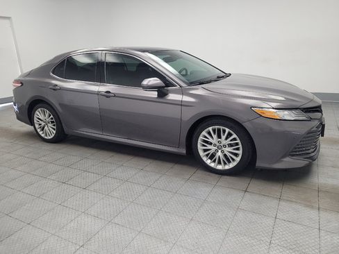 Used 2018 Toyota Camry XLE FWD image 11
