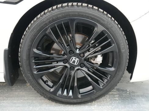 Used 2018 Honda Accord Touring image 9