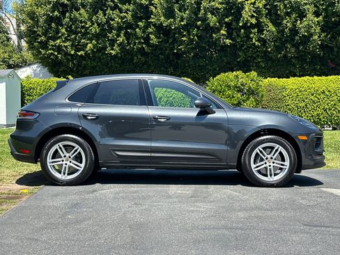 Certified 2025 Porsche Macan image 9