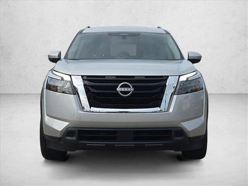 Used 2025 Nissan Pathfinder SV FWD image 2