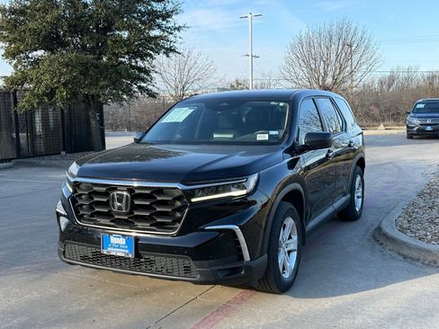 Certified 2023 Honda Pilot LX image 1