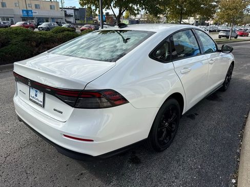 Certified 2025 Honda Accord SE image 12