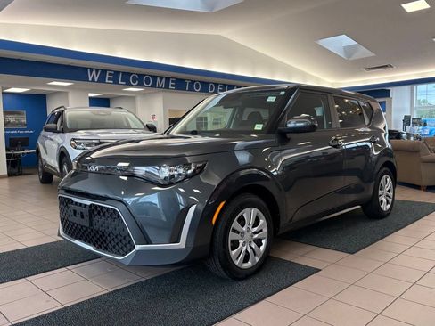Used 2023 Kia Soul LX FWD image 1