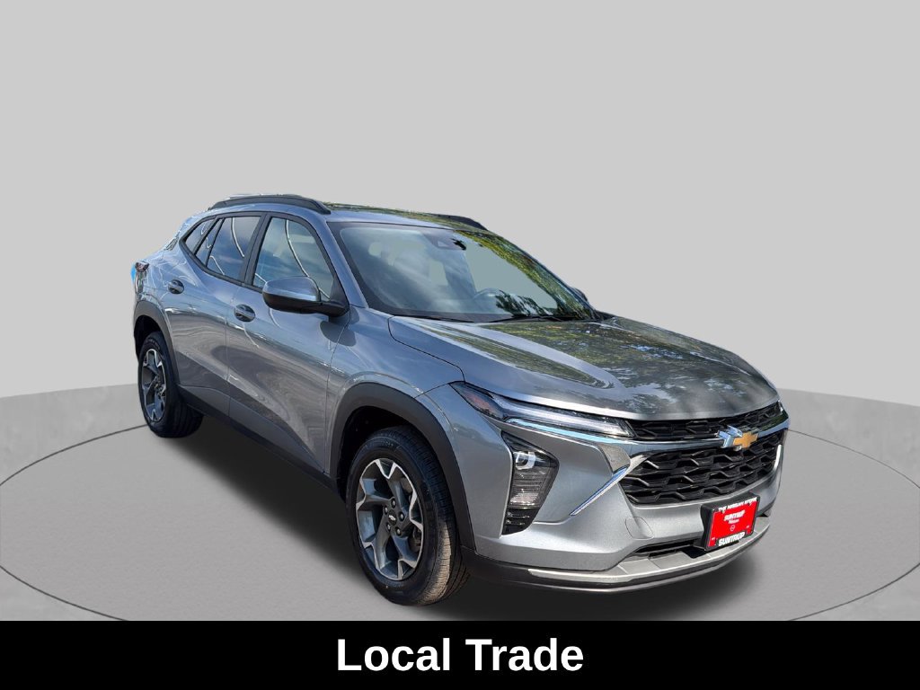 Used 2024 Chevrolet Trax LT w/ Sunroof Package FWD image 9
