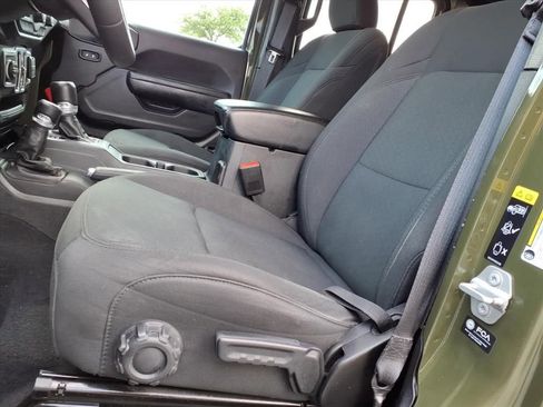 Used 2023 Jeep Gladiator Willys image 13