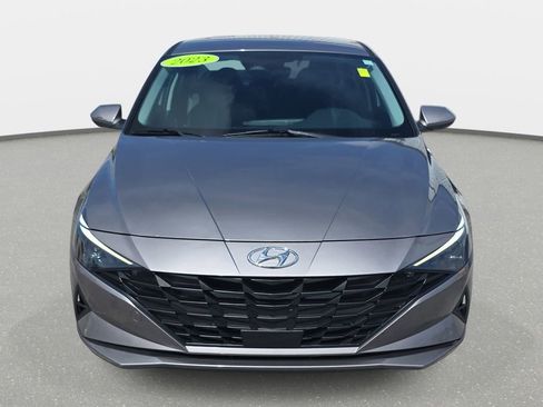 Used 2023 Hyundai Elantra SEL w/ Convenience Package FWD image 2