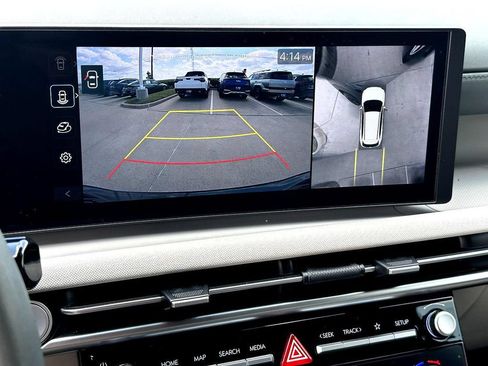 Used 2025 Hyundai Tucson Limited FWD image 18