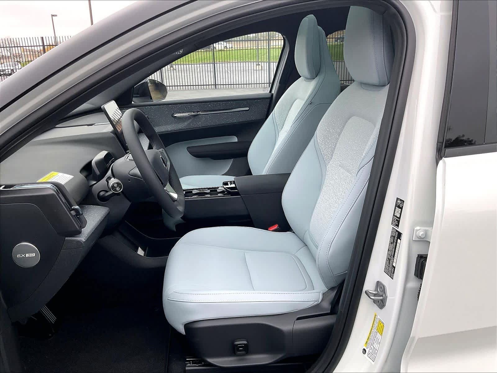 New 2025 Volvo EX30 Ultra w/ Protection Package Premier AWD/4WD image 11