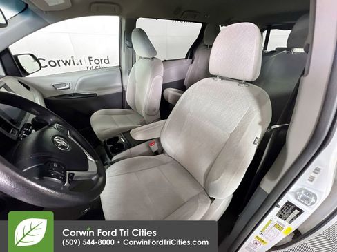 Used 2016 Toyota Sienna LE image 24