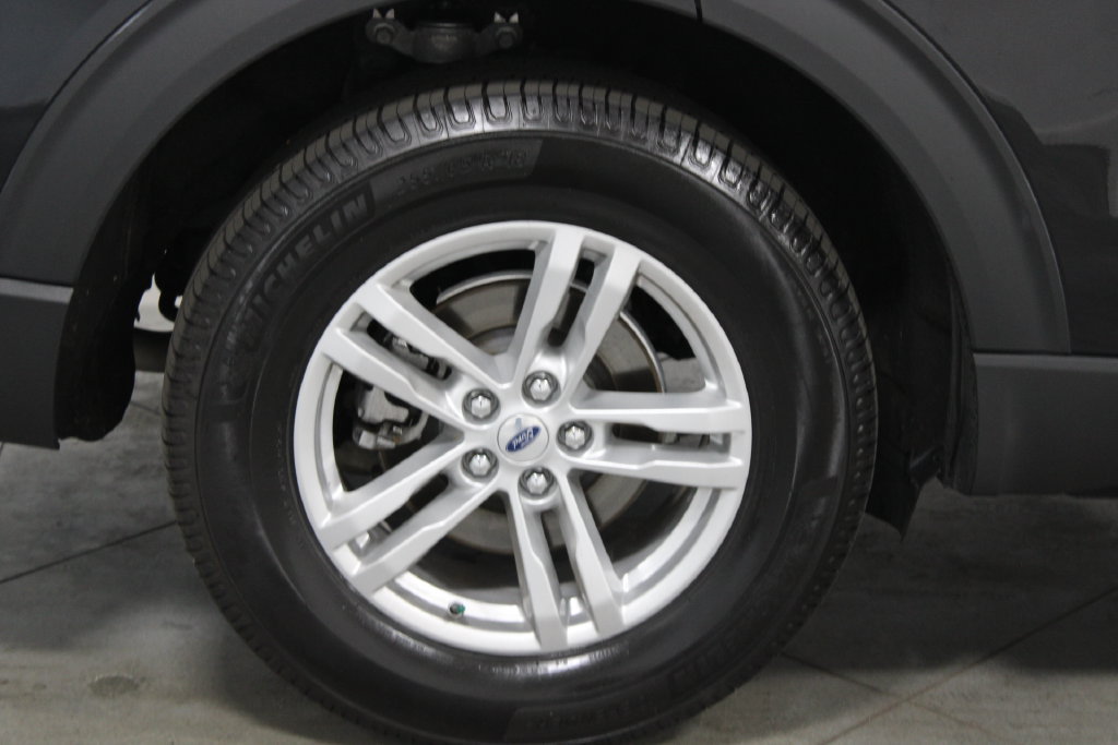 Used 2023 Ford Explorer XLT AWD/4WD image 13