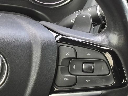 Used 2022 Buick Enclave Essence w/ Experience Buick Package FWD image 13
