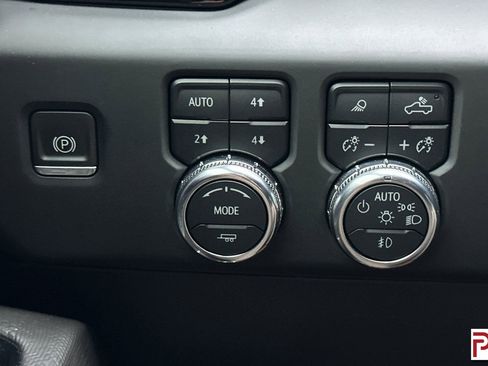 Used 2023 GMC Sierra 1500 AT4X image 33