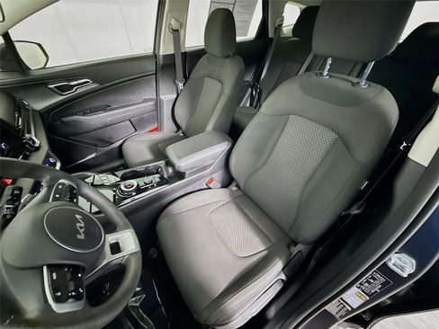 Used 2023 Kia Sportage LX image 2