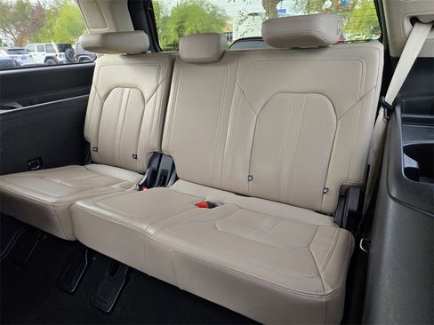 Used 2023 Ford Expedition Limited image 13