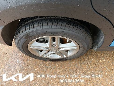 Used 2023 Hyundai Kona SE FWD image 11