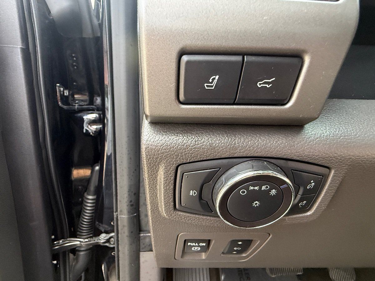 Used 2019 Ford Expedition XLT w/ Equipment Group 202A RWD image 24