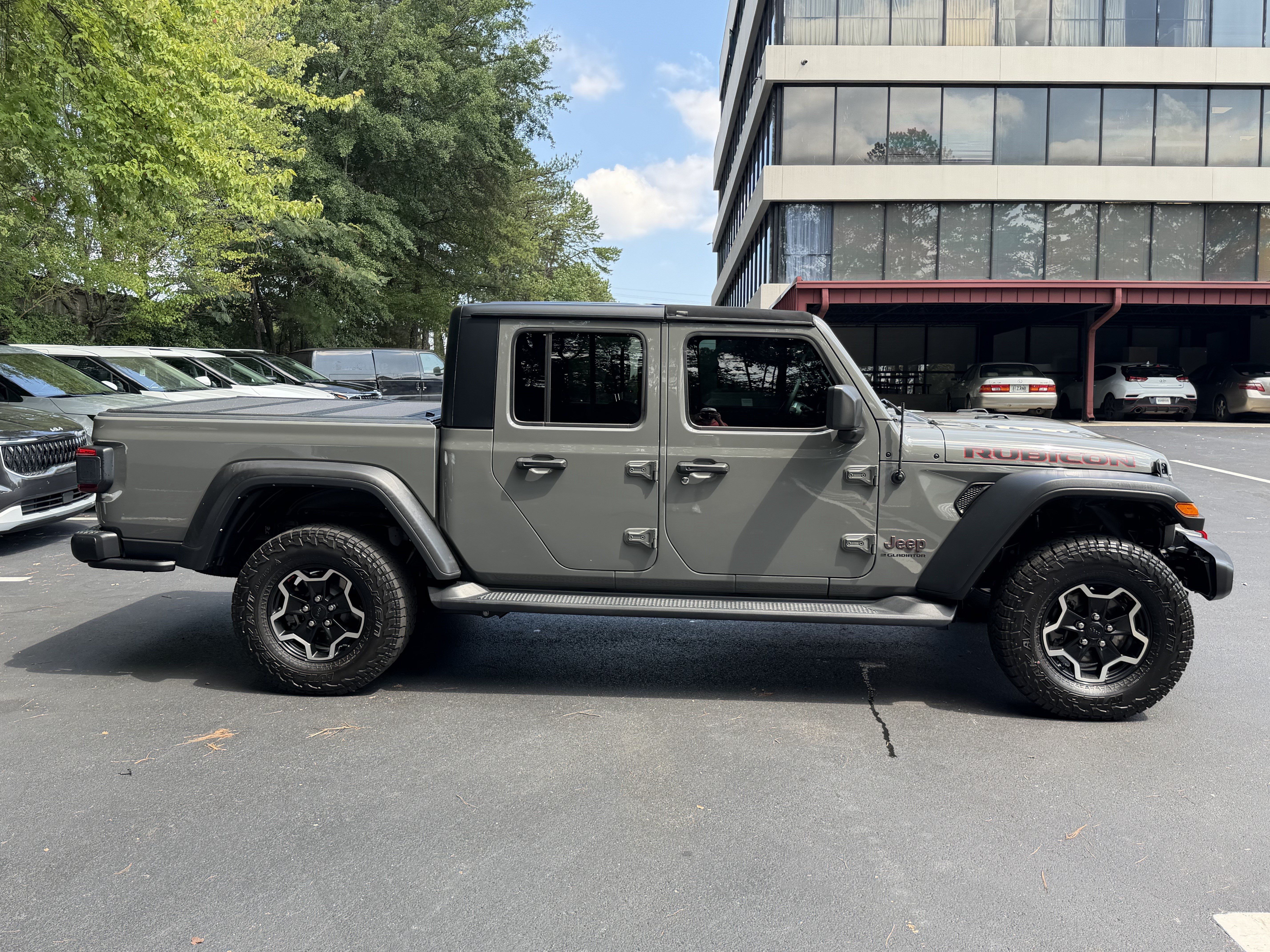 Used 2023 Jeep Gladiator Rubicon w/ LED Lighting Group AWD/4WD image 8
