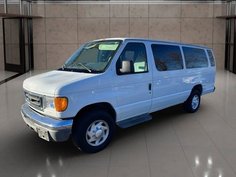 Used 2005 Ford E-350 and Econoline 350 XLT image 2