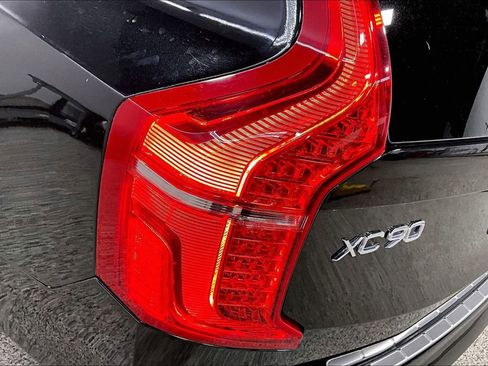 Used 2020 Volvo XC90 T6 Momentum AWD/4WD image 24