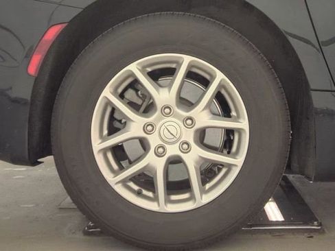 Used 2025 Chrysler Pacifica Select image 21