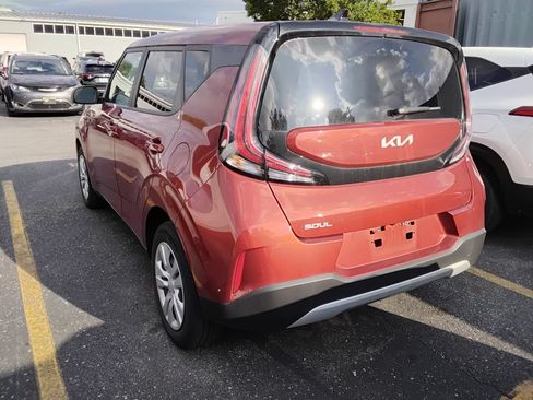 Used 2024 Kia Soul LX FWD image 5