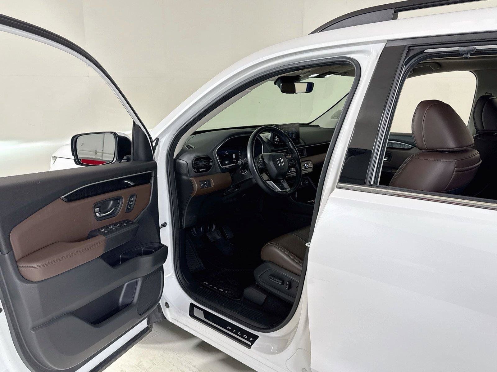 Used 2024 Honda Pilot Elite image 12