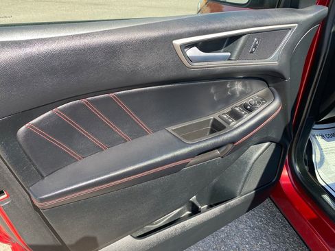 Used 2022 Ford Edge ST-Line image 11