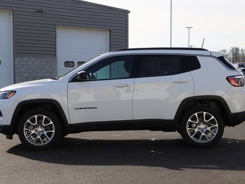 New 2024 Jeep Compass Latitude w/ Sun and Sound Group image 2