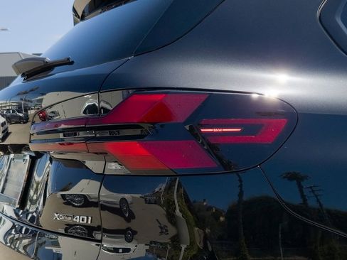 New 2026 BMW X5 xDrive40i w/ M Sport Package AWD/4WD image 5