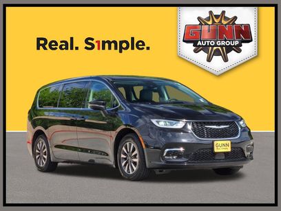 Used 2023 Chrysler Pacifica Touring-L